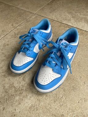 Nike Kids Dunk Low-Top Sneakers in University Blue and white